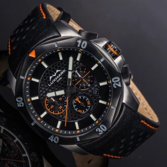 שעון עם רצועת עור צד שעון עם רצועת עור צד