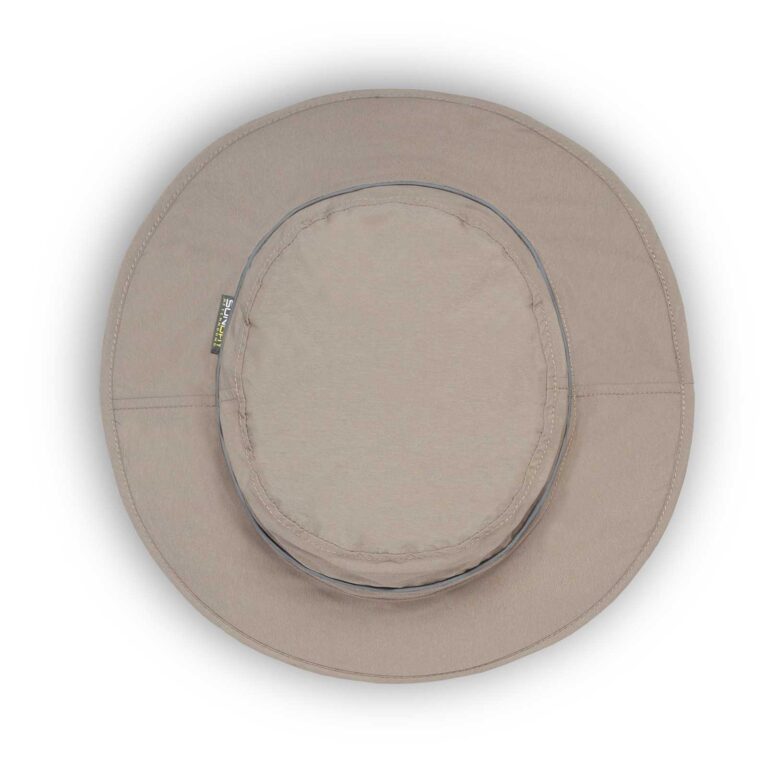 כובע אפור חום במבט מלמעלה